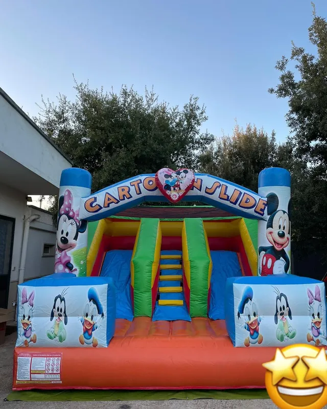Gonfiabile Cartoon Slide con scivolo, montato all'aperto