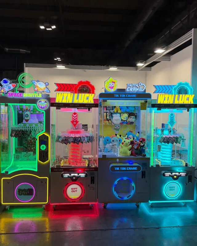 Gru Win Luck illuminate al neon in uno stand
