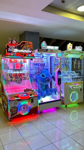 Le macchine Ninja Cut e Tik Tok Crane illuminate al neon